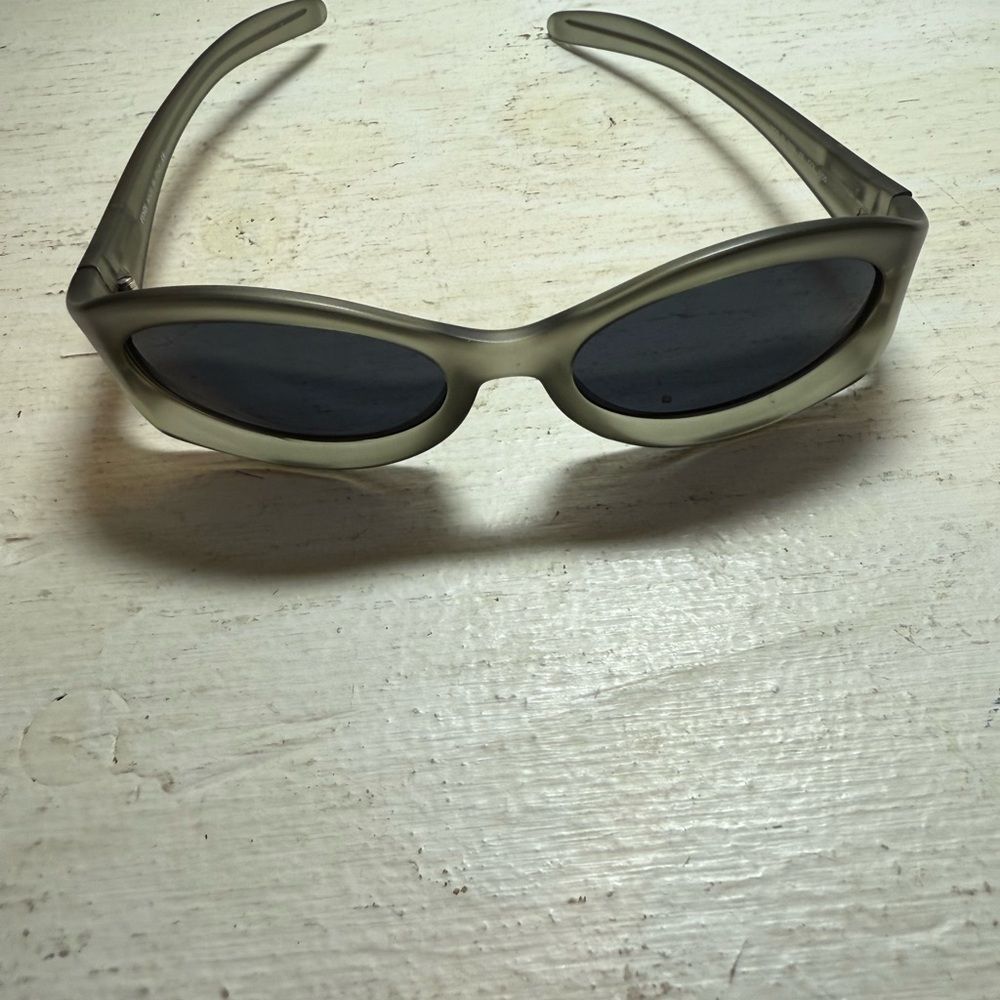 Fendi SL 7632 Women’s Oval Sunglasses Matte Taupe Frame Made in Italy - Picture 4 of 7
